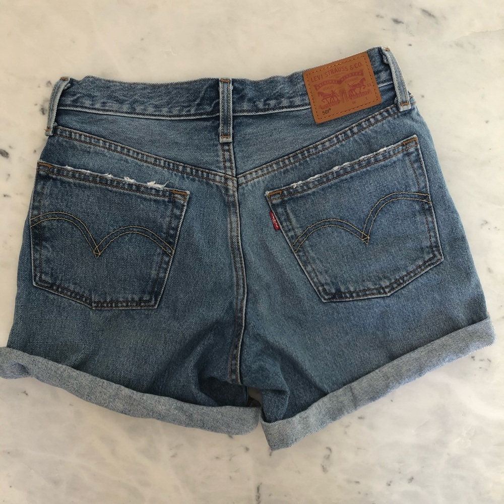 Levi’s 501 Shorts - Picture 5 of 6